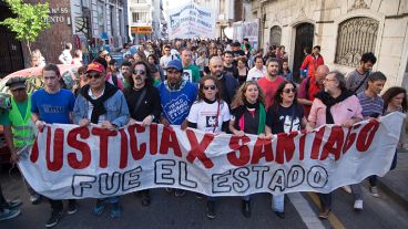 El frente de la columna en la marcha local.