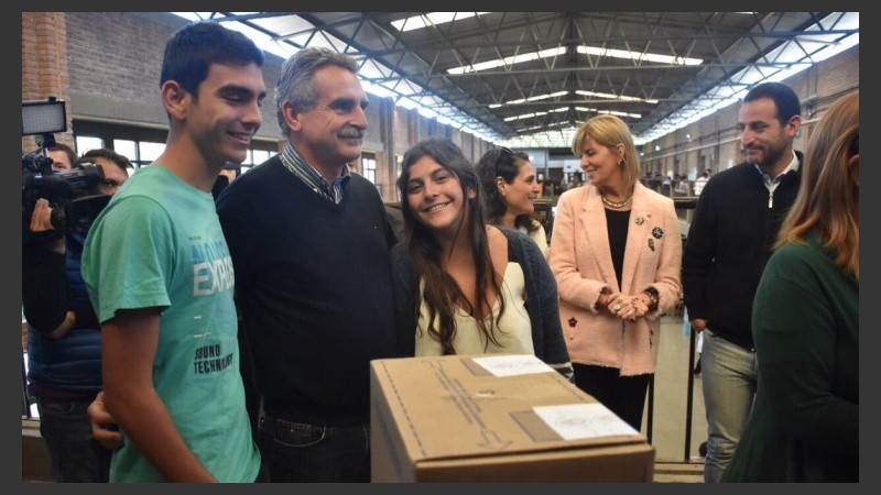 Rossi con sus hijos y más atrás Rodenas. 