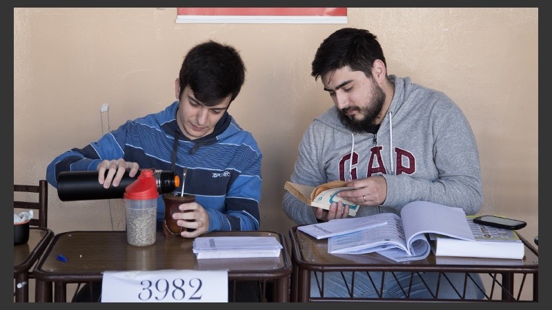 Instantáneas de la jornada de votación.