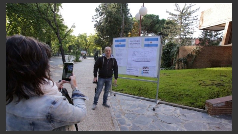 Así se vivieron las elecciones legislativas en la Embajada Argentina en Madrid.