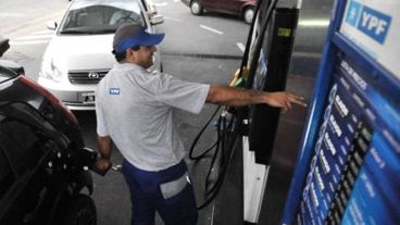 El litro de nafta súper rozará los 22 pesos y el de premium superará los 24 pesos en la Capital Federal.