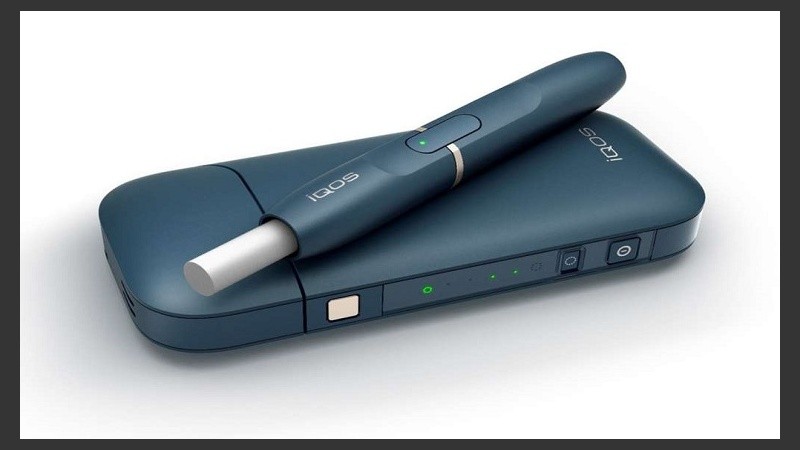 El dispositivo sin combustión funciona al calentar el tabaco a 260 ºC, produciendo un aerosol que se puede inhalar.