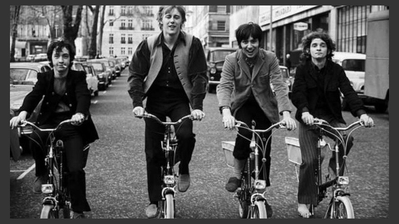 George Young (primero a la izquierda) con The Easybeats. 