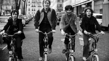 George Young (primero a la izquierda) con The Easybeats.