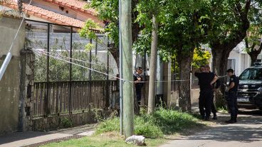 El crimen ocurrió en la vivienda de aspecto abandonada de Villarino al 3700.