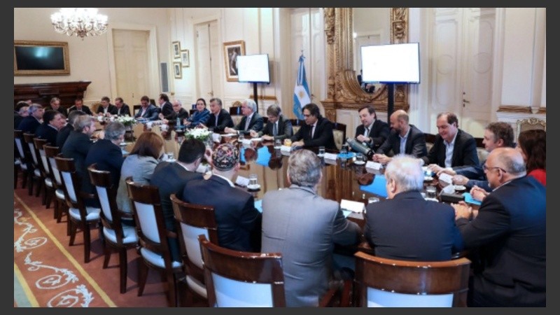 El mandatario hizo el anuncio en un almuerzo con gobernadores de Cambiemos y funcionarios de su gobierno.