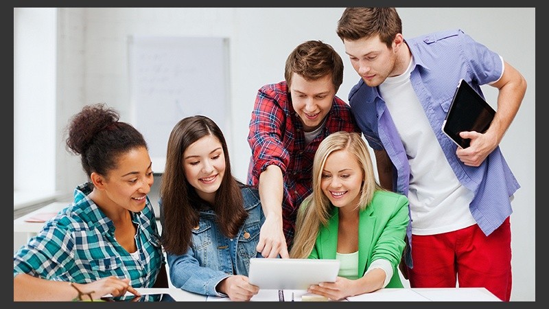 Compartir apuntes en el grupo de estudio es clave para que todos partan de la misma base.