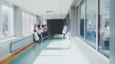 Aseguran que hay muchos más médicos que enfermeros.