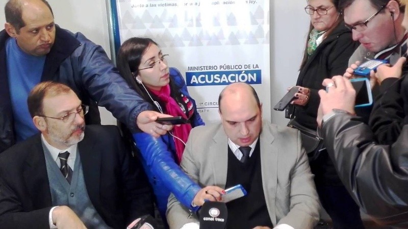 “No siento nada, dormí mal”, dijo el fiscal cuando le preguntaron por su cara de fastidio.