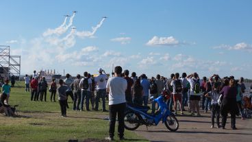 Postales del show acrobático frente al Monumento a la Bandera. (Alan Monzón/Rosario3.com)