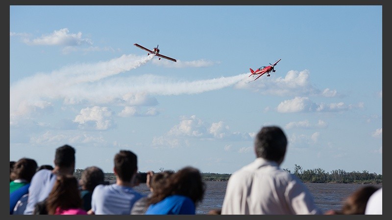Postales del show acrobático frente al Monumento a la Bandera. (Alan Monzón/Rosario3.com)