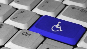 Las inconvenientes con los que suelen enfrentarse las personas discapacitadas son arquitectónicas y de comunicación.