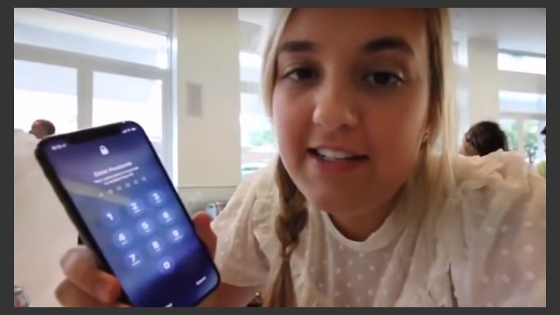 En el video, la joven puso en evidencia códigos QR que están disponibles solo para empleados de la compañía.