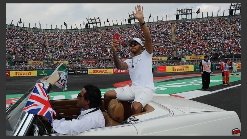 El inglés festejó su cuarto título en México.