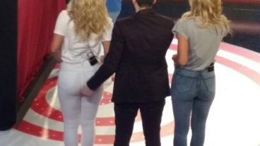 La imagen del curioso movimiento de la mano izquierda del Pollo.