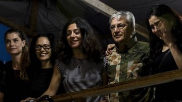 Caetano junto a artistas en apoyo a los Sin Techo.