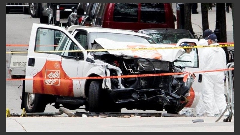 Así quedó la camioneta que atropelló y mató a 8 personas.