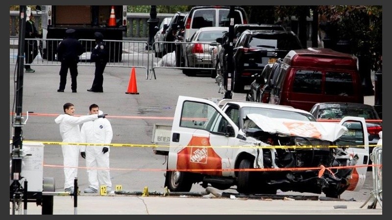 El vehículo que atropelló y mató a 8 personas e hirió a 11 en Nueva York.