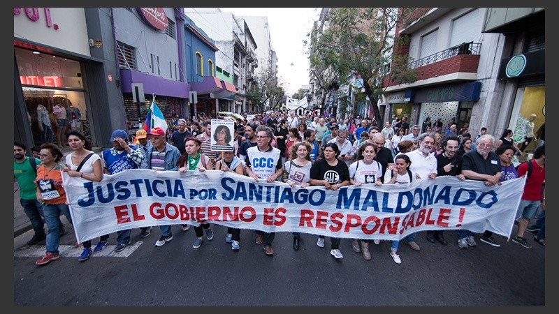 La marcha de este miércoles por las calles de Rosario.