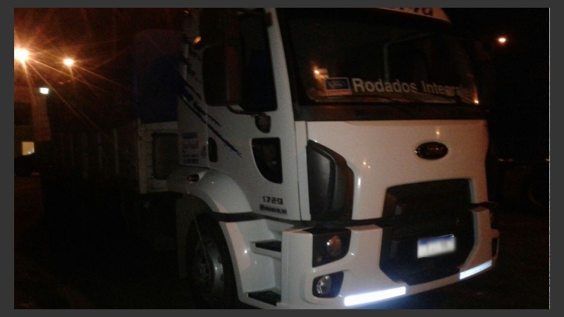 Los conductores profesionales tienen prohibido tomar alcohol cuando manejan. 