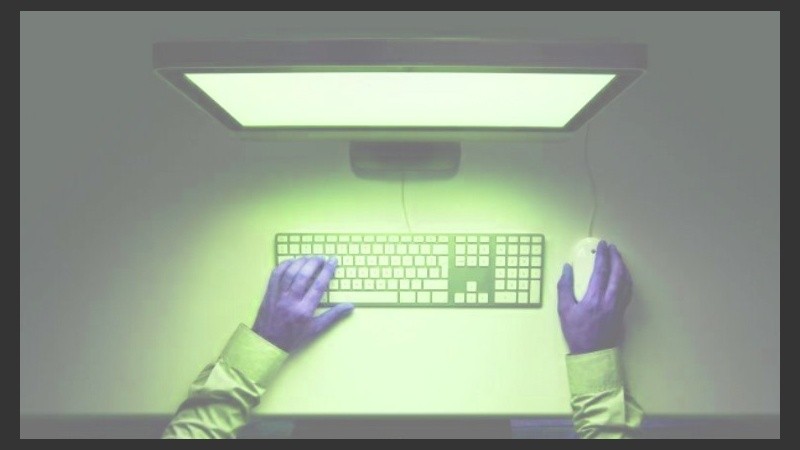 El grooming está previsto en el artículo 131 del Código Penal de la Nación. 