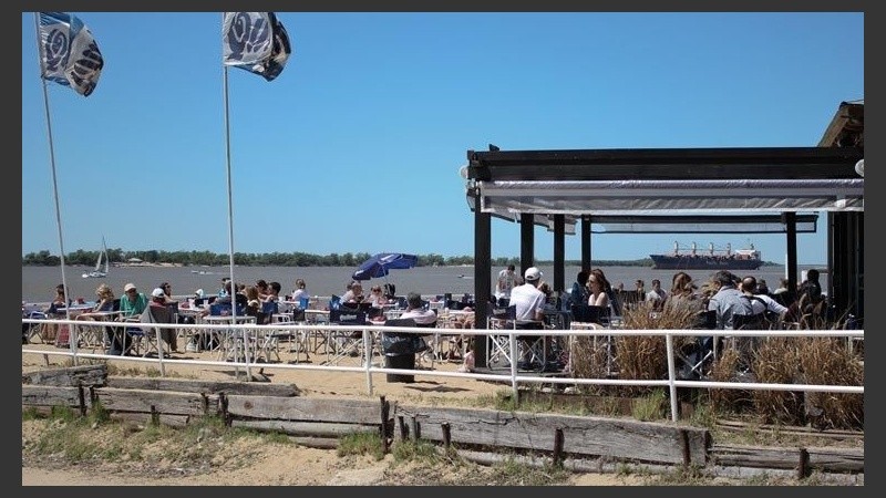 Los bares de la Rambla mantendrán a su personal y abrirán desde este fin de semana.