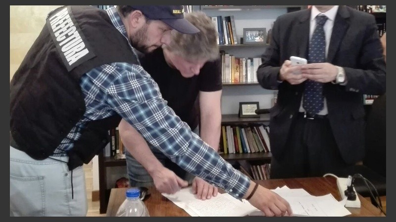 Boudou firmó el acta antes de quedar detenido.