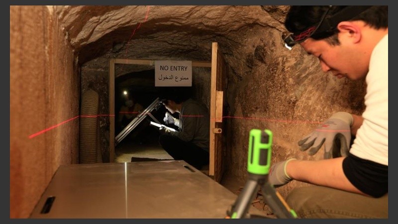 Los investigadores encontraron un hueco del tamaño de un avión en Keops.