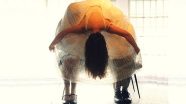 En "Oxymoron, sombras del sueño", dos actrices y un actor ensayan una obra peligrosa para sus vidas