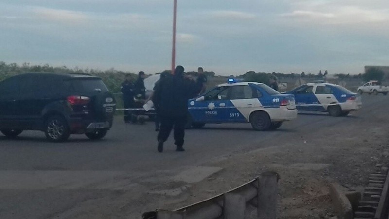 El camino de ingreso a Cargill en Alvear, lugar del ataque.