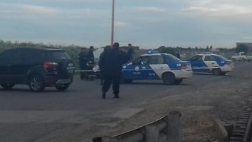 El camino de ingreso a Cargill en Alvear, lugar del ataque.