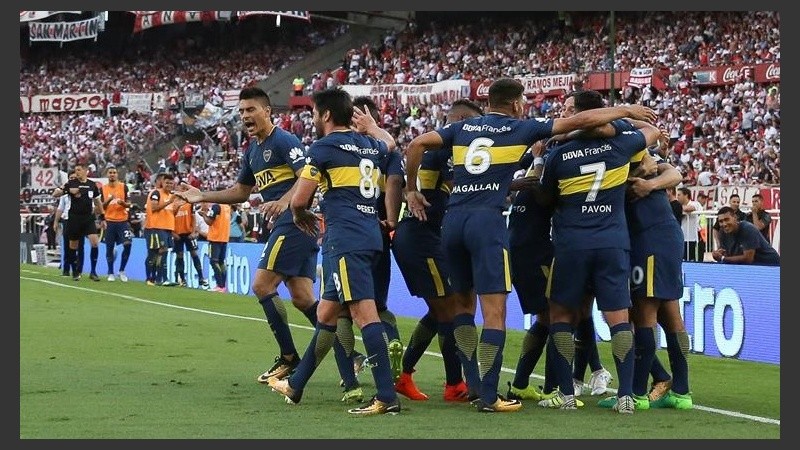 Boca festejó este domingo en el estadio Monumental.