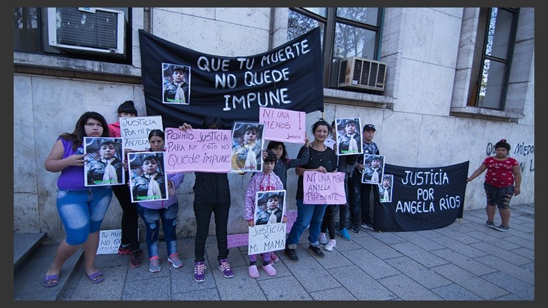 Familiares de la joven reclaman justicia. 