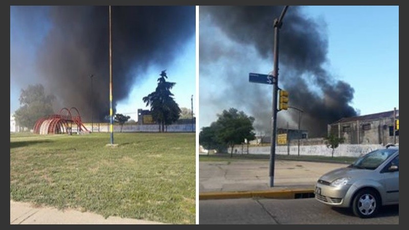 Un humo denso y negro emanaba del galpón. 