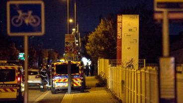 La Policía monta guardia en inmediaciones del instituto Sain-Exupéry, cerca de Toulouse.