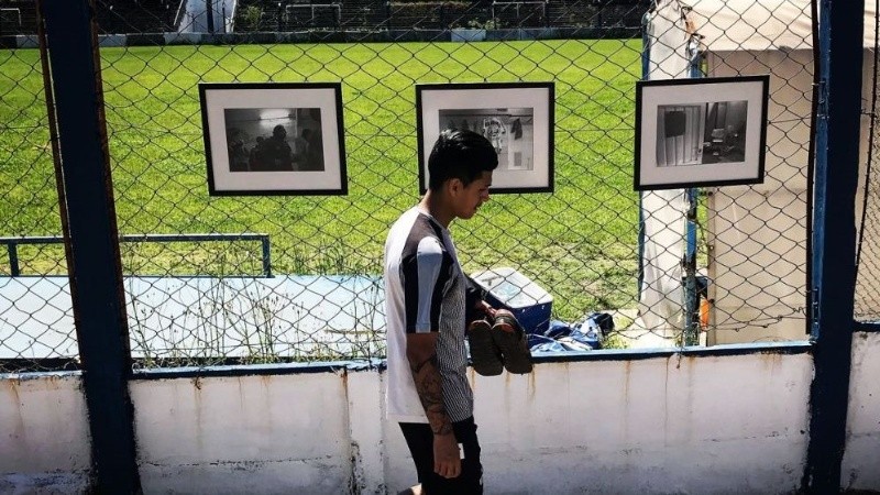 Todo listo para la muestra de fotos e intervención en el estadio de barrio Sarmiento.
