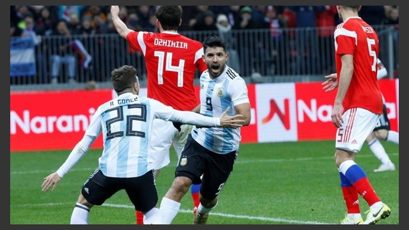 Agüero celebra el gol de la victoria en el final del partido. 