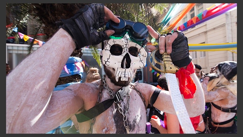 Los egresados de Odontología celebraron con buenos disfraces la finalización de la carrera.