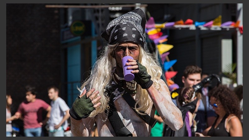 Los egresados de Odontología celebraron con buenos disfraces la finalización de la carrera.