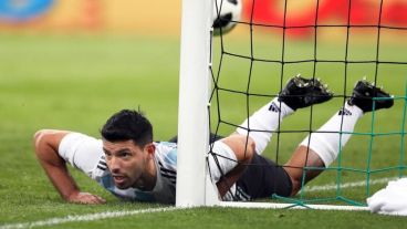 Agüero convirtió un gol y se desmayó en el vestuario en el entretiempo.