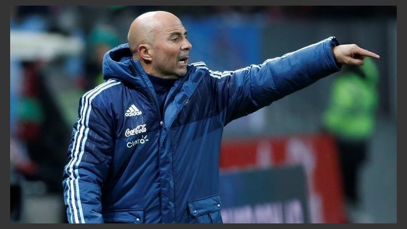 Sampaoli en acción durante el amistoso de Argentina.