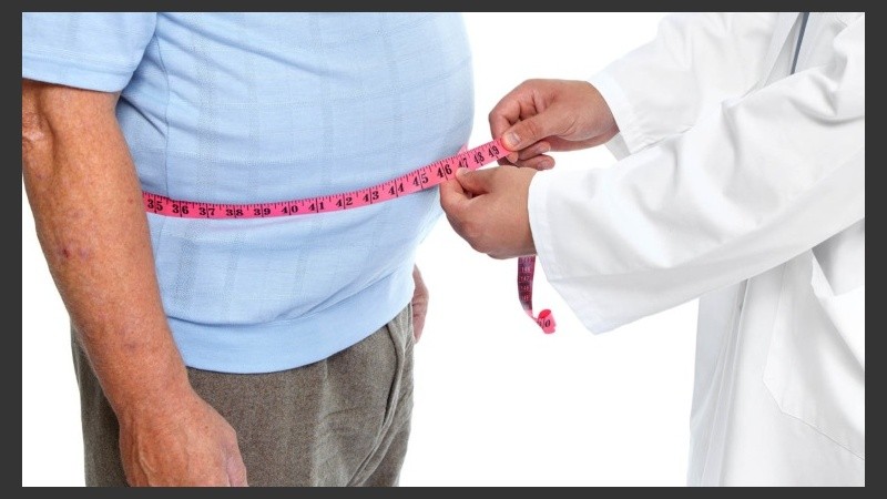 La obesidad genera daño renal de forma indirecta al desencadenar la aparición de diabetes e hipertensión.