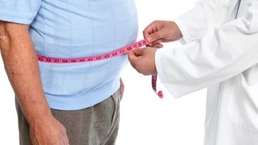 La obesidad genera daño renal de forma indirecta al desencadenar la aparición de diabetes e hipertensión.