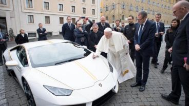 El auto de lujo que el Papa no quiso quedarse.
