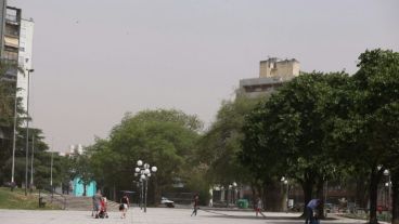 El miércoles celeste mutó en gris plomizo en pocos minutos.