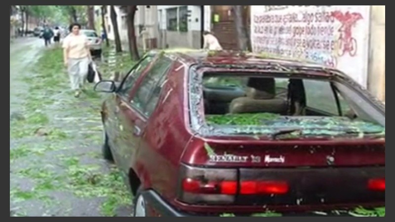 La pedrea de 2006 y su rastro impiadoso con los coches que estaban en la calle en ese momento.