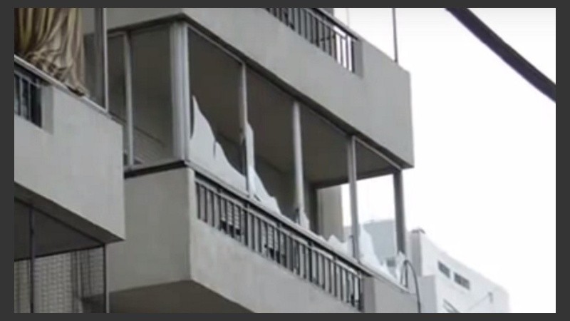 Vidrios rotos y cristales estallados por la pedrea de 2006 fueron la postal durante varios meses.