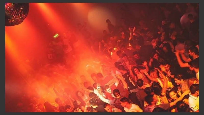 El boliche está ubicado en la Costanera Norte. 