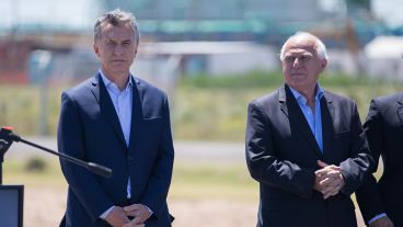 Lifschitz firmó el plan fiscal de Macri pero reclama el pago de la deuda.