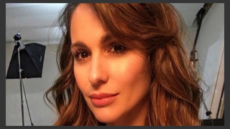 Pampita acorralada en las redes. 